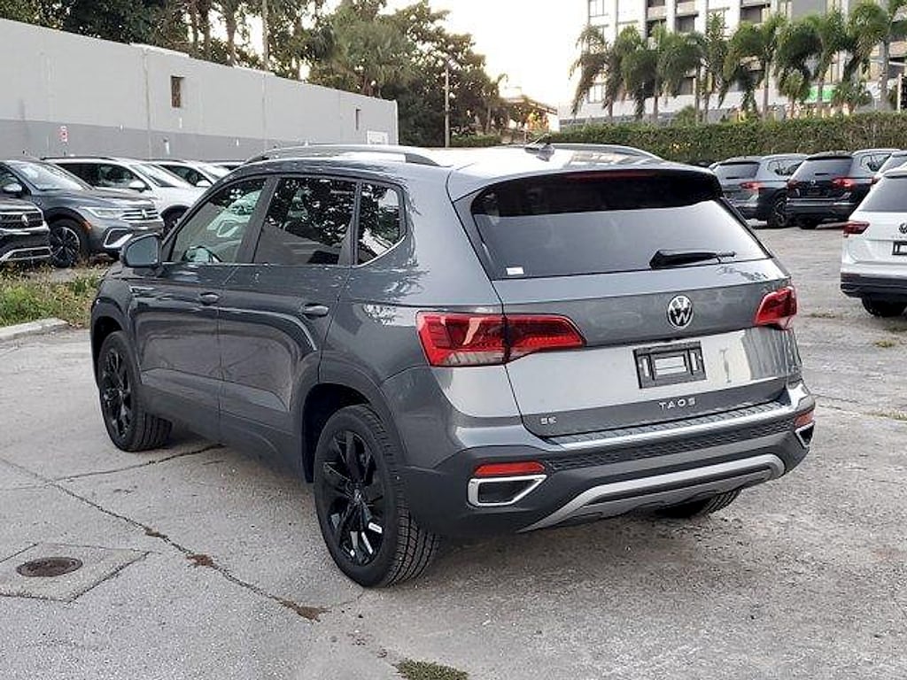 New 2024 Volkswagen Taos 1.5T SE SUV