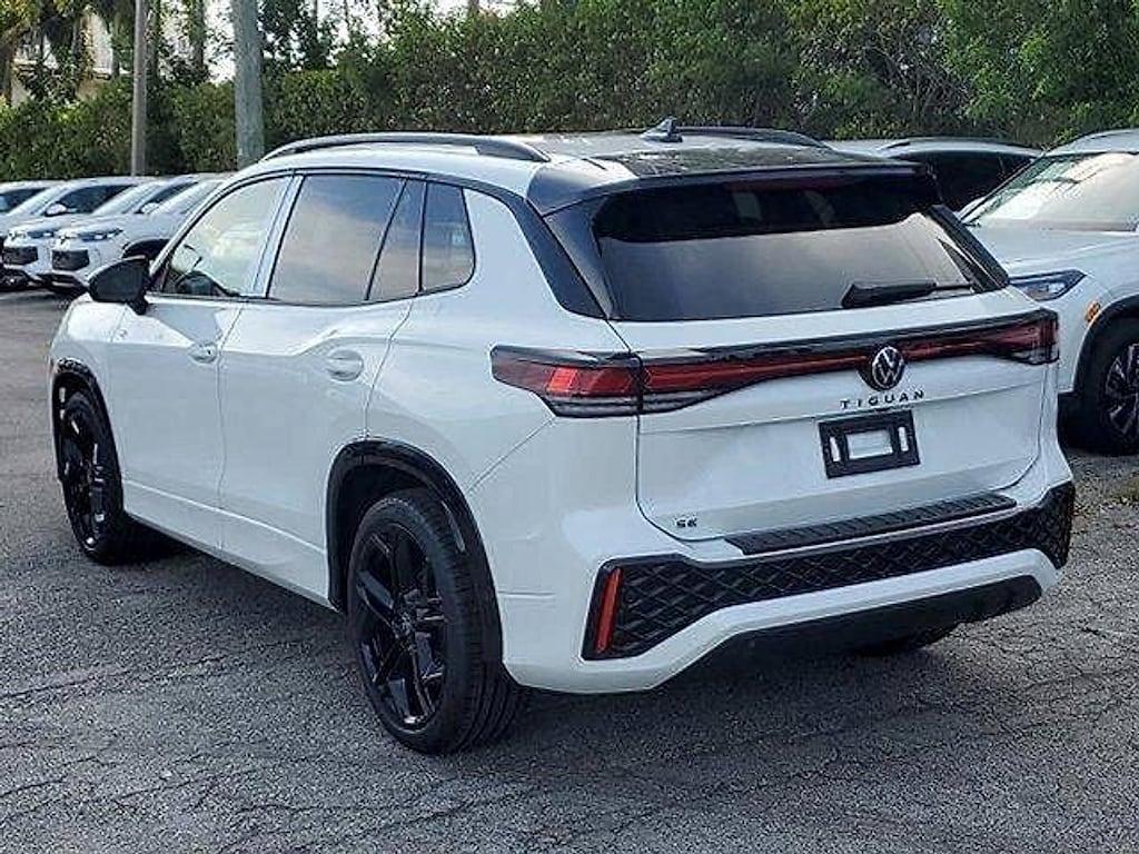 New 2026 Volkswagen Tiguan 2.0T SE SUV