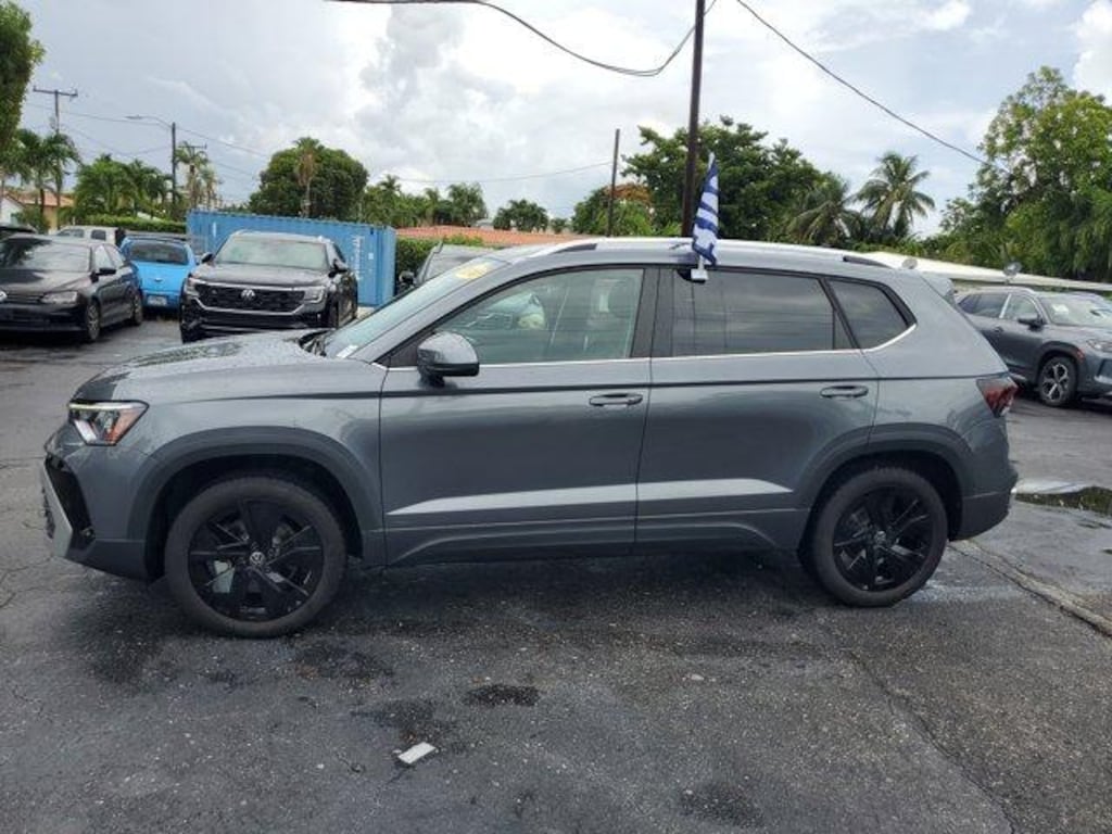 New 2025 Volkswagen Taos 1.5T SE SUV