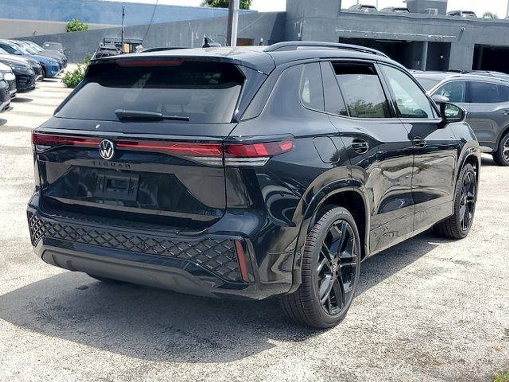 New 2026 Volkswagen Tiguan 2.0T SE R-Line Black SUV