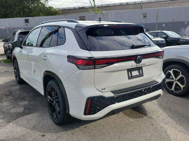 2026 Volkswagen Tiguan SE R-Line Black photo 4