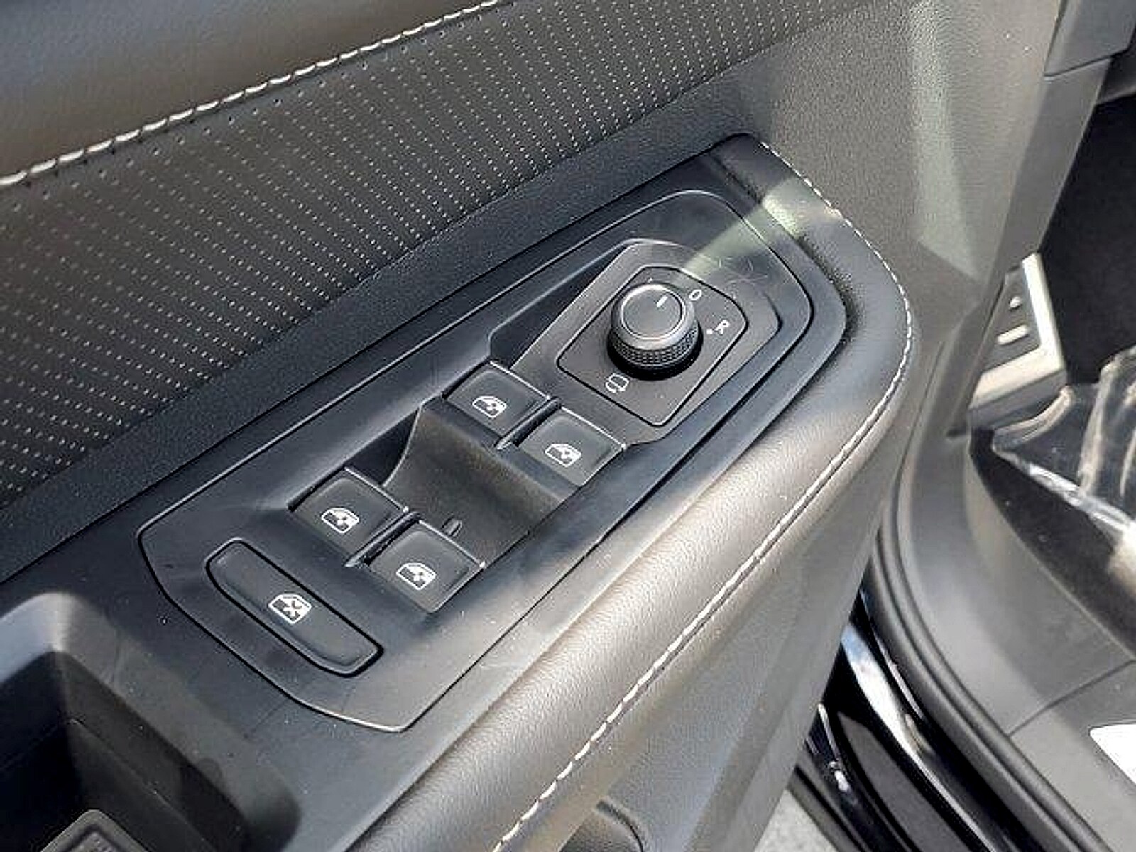 2026 Volkswagen Atlas SEL Premium R-Line - Photo 10