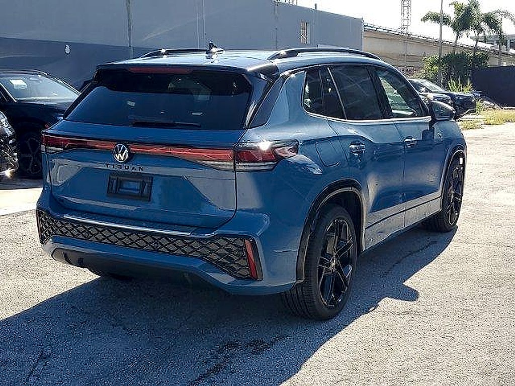New 2026 Volkswagen Tiguan 2.0T SE SUV