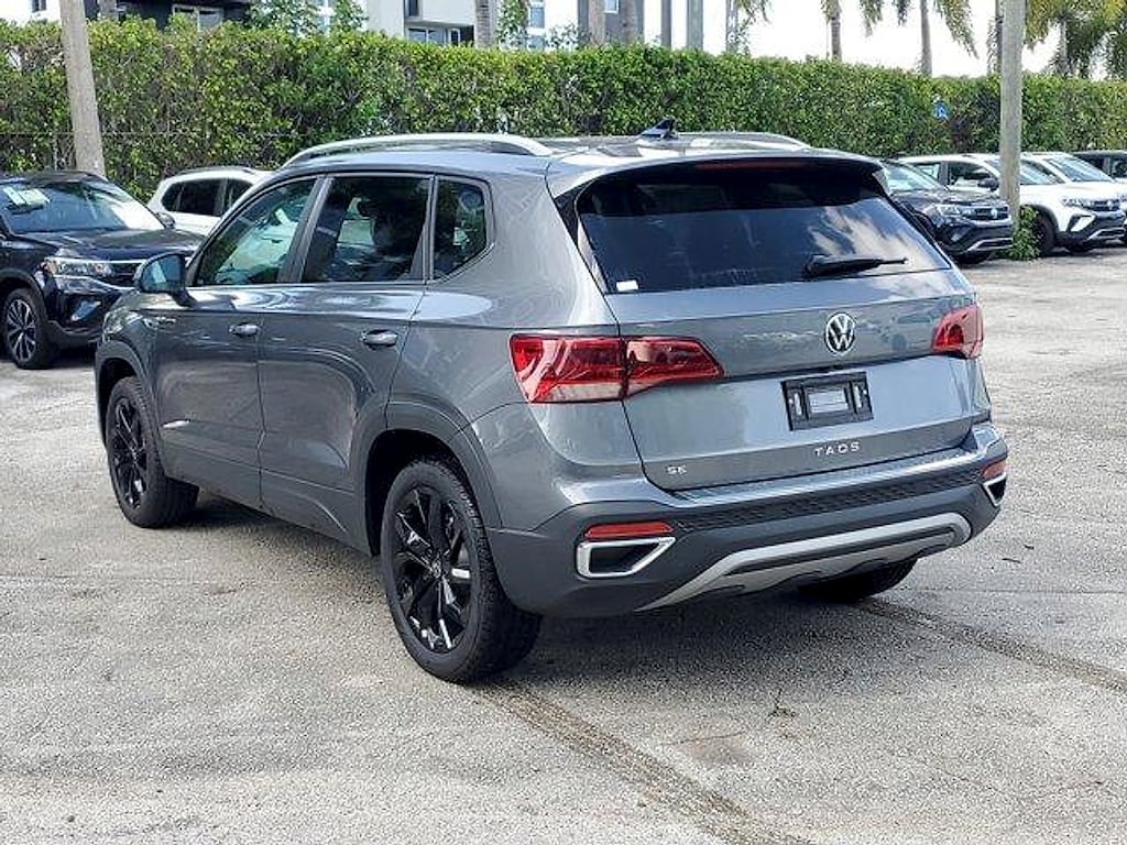 New 2024 Volkswagen Taos 1.5T SE SUV