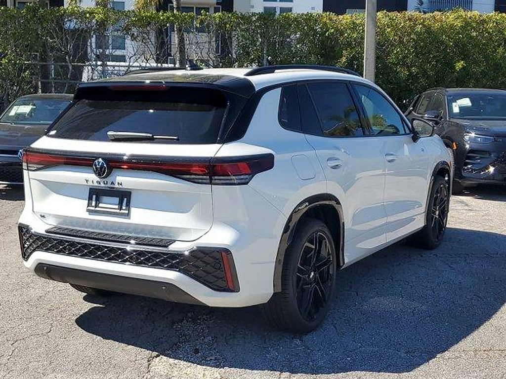 New 2026 Volkswagen Tiguan 2.0T SE R-Line Black SUV