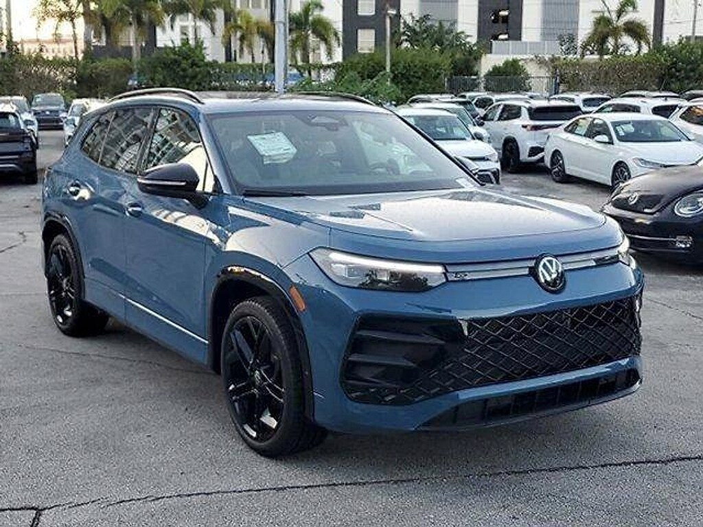 New 2026 Volkswagen Tiguan 2.0T SE R-Line Black SUV