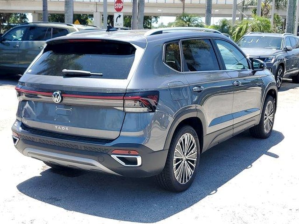 New 2026 Volkswagen Taos 1.5T SE SUV