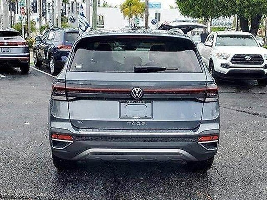 New 2025 Volkswagen Taos 1.5T SE SUV