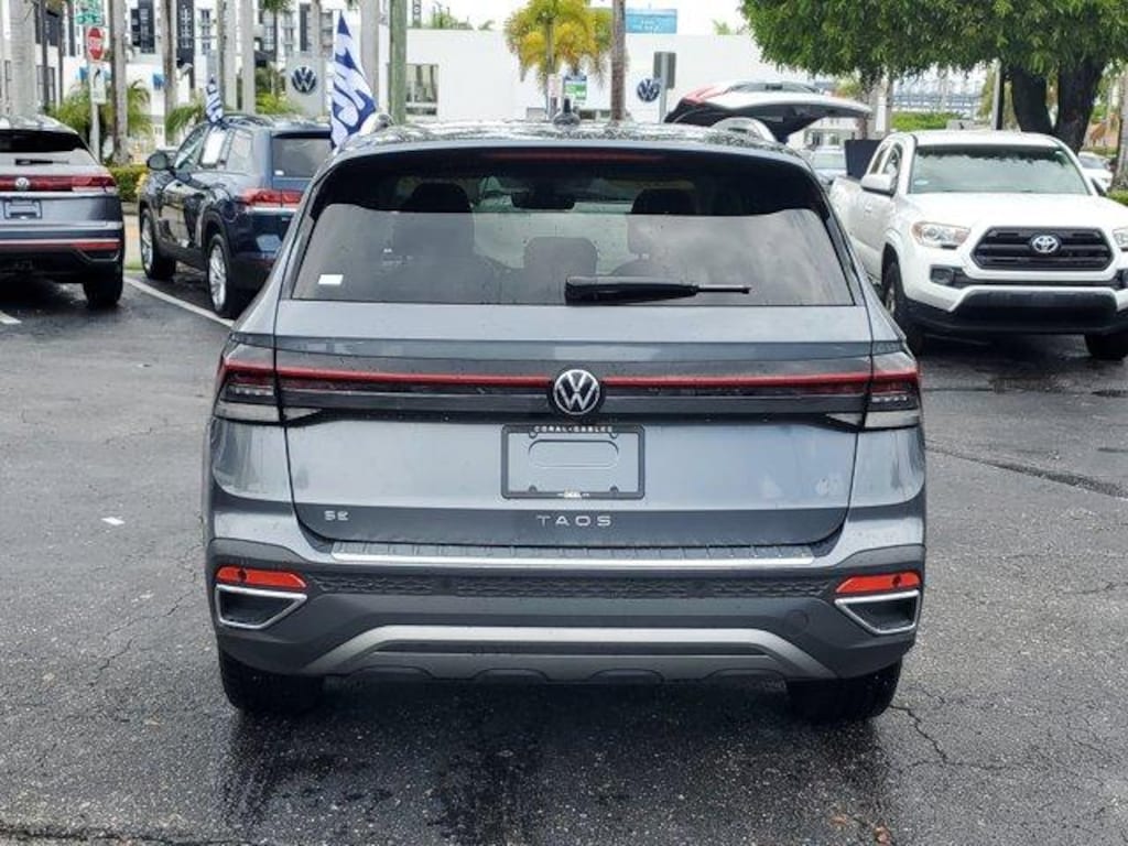 New 2025 Volkswagen Taos 1.5T SE SUV