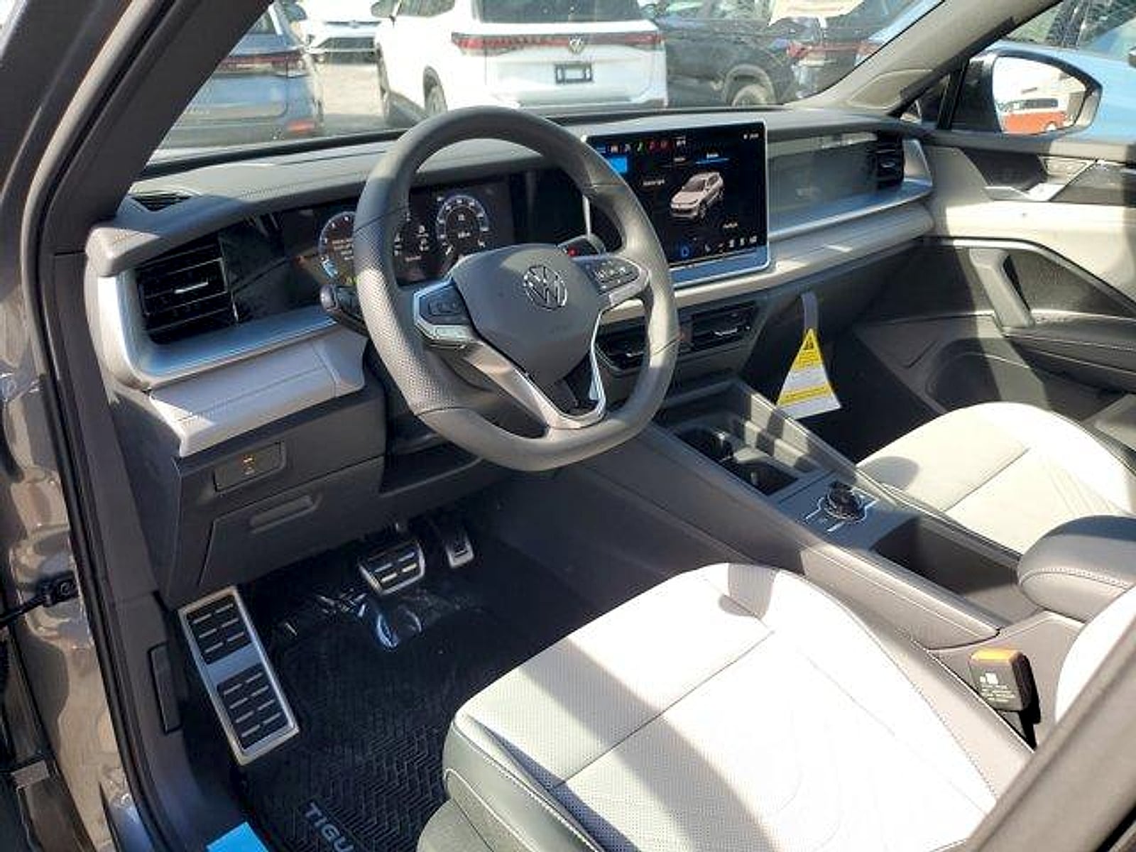 2026 Volkswagen Tiguan SE R-LINE BLACK - Photo 7