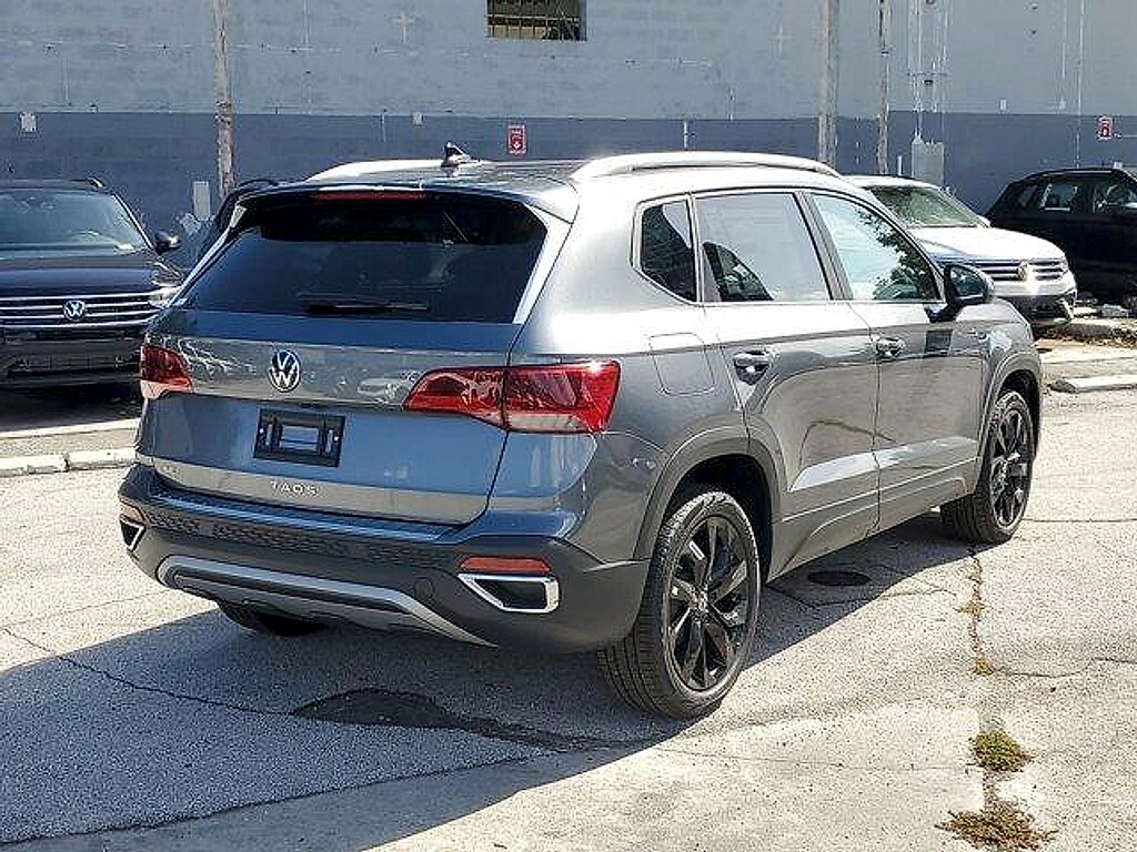 New 2024 Volkswagen Taos 1.5T SE SUV