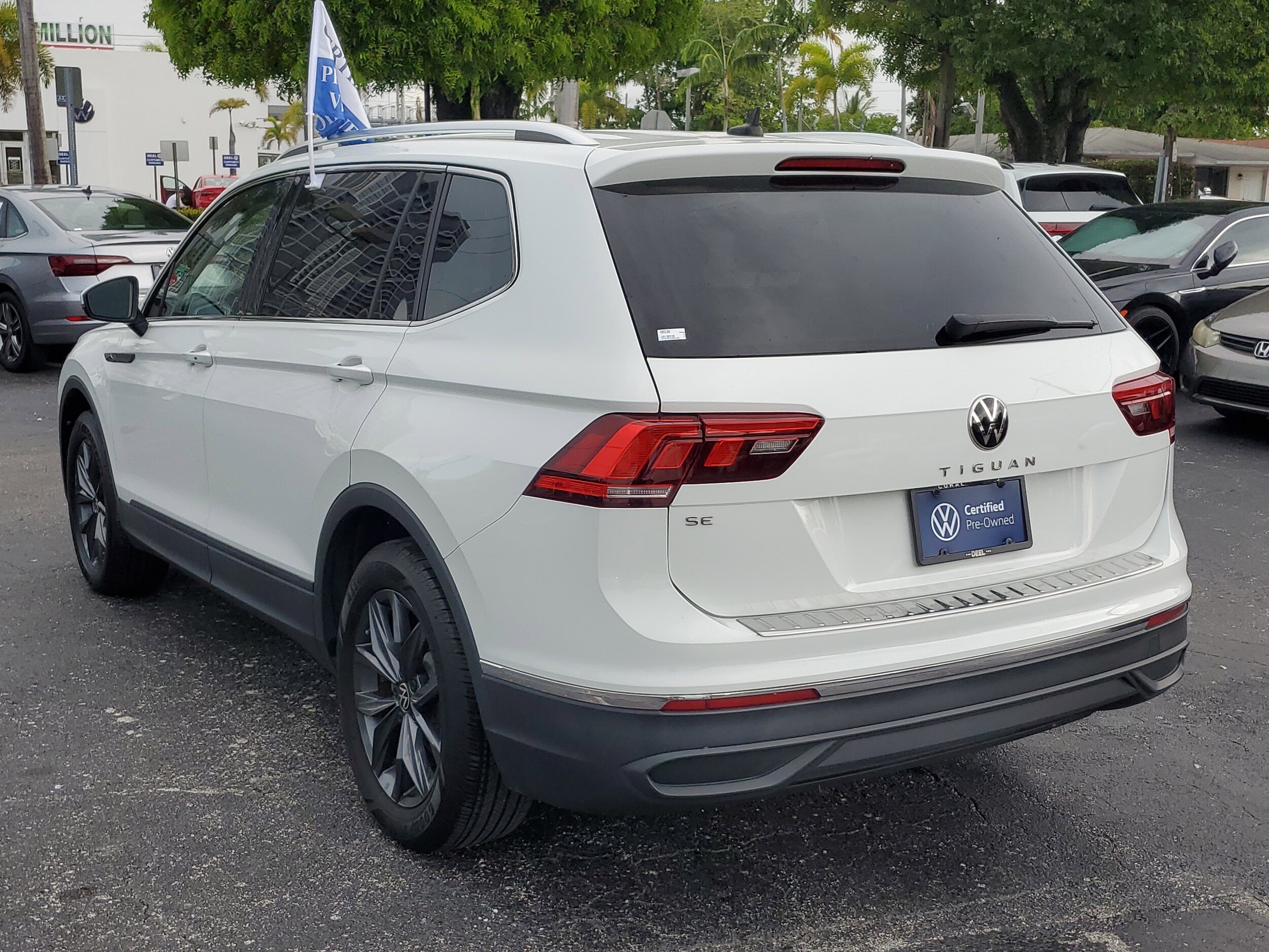 2022 Volkswagen Tiguan SE photo 3