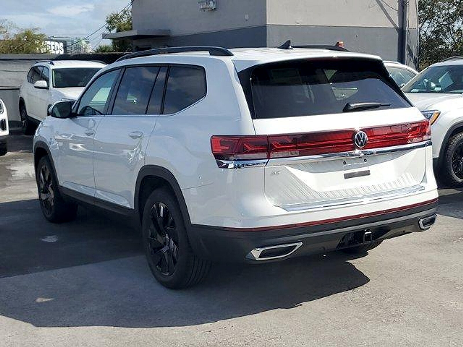 2026 Volkswagen Atlas SE Technology photo 2