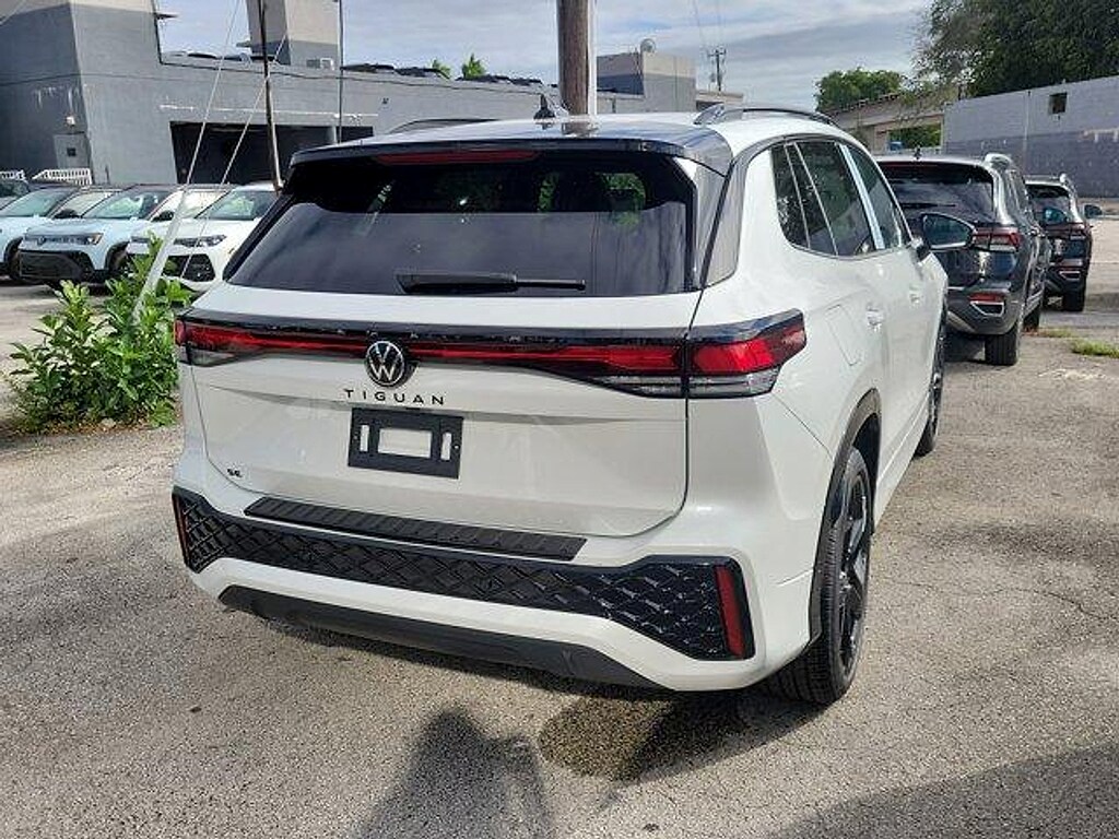 New 2026 Volkswagen Tiguan 2.0T SE SUV