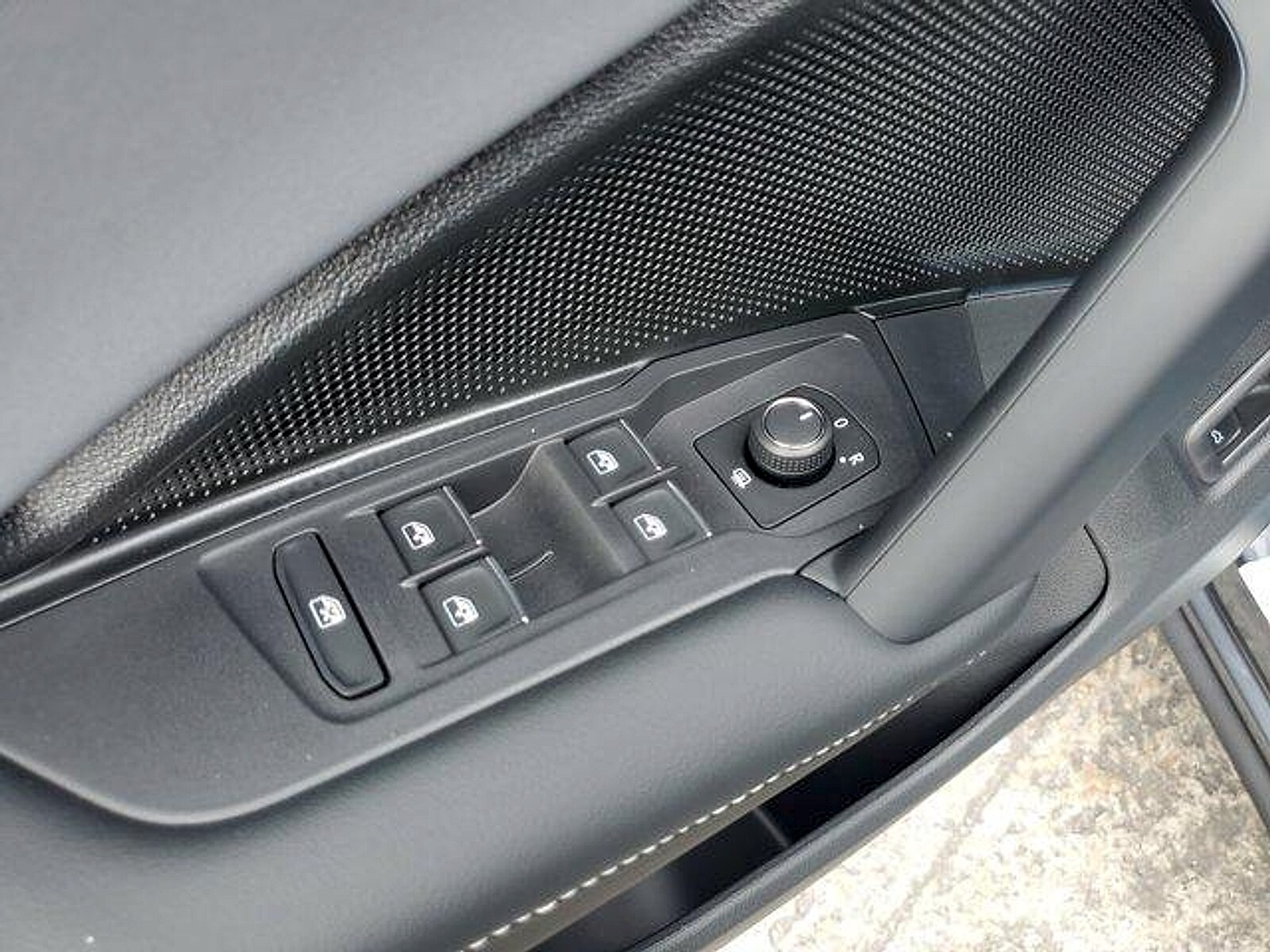 2026 Volkswagen Tiguan SE R-LINE BLACK - Photo 10