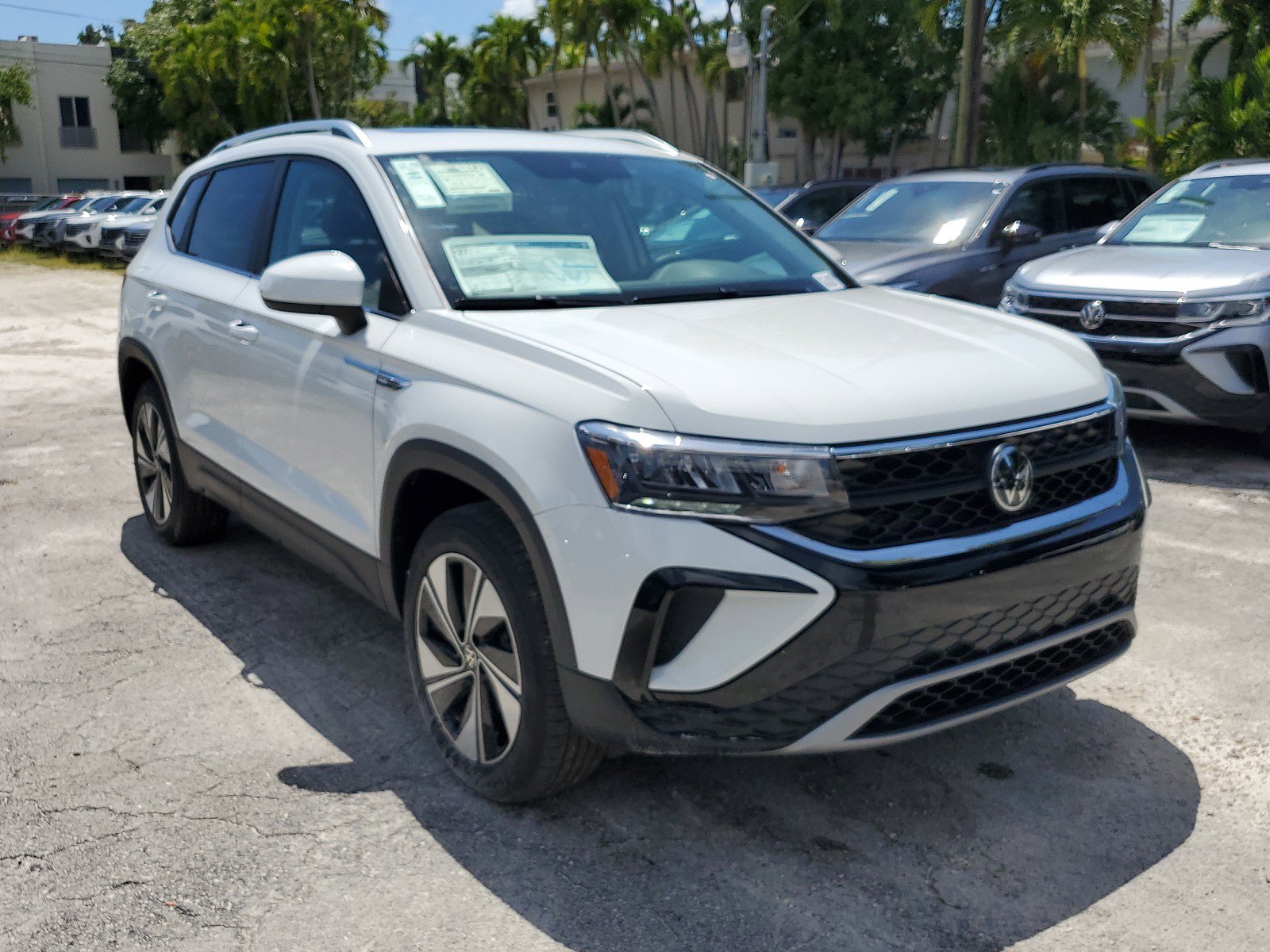2024 Volkswagen Taos SE photo 4