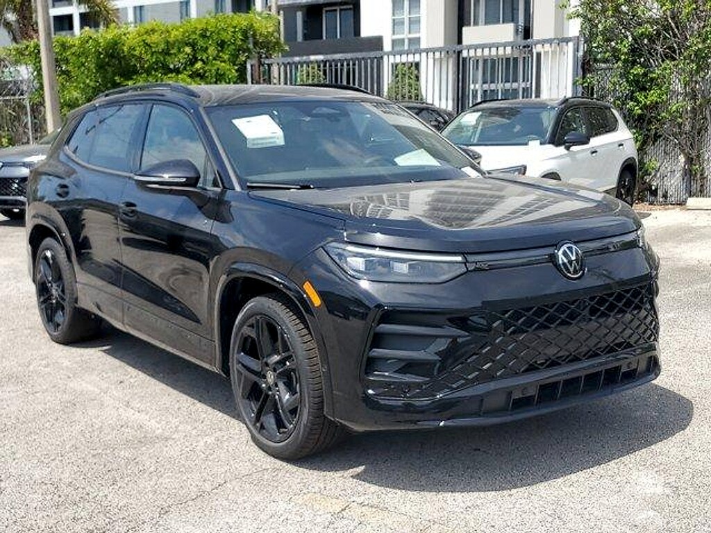 New 2026 Volkswagen Tiguan 2.0T SE R-Line Black SUV