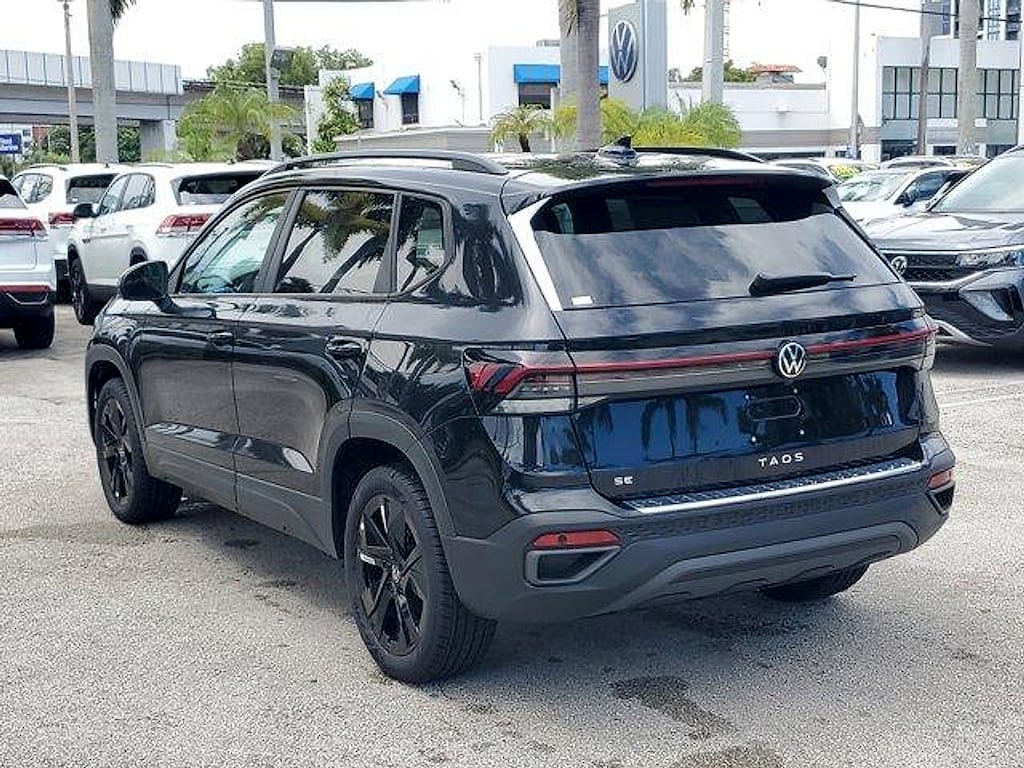 New 2025 Volkswagen Taos 1.5T SE Black SUV
