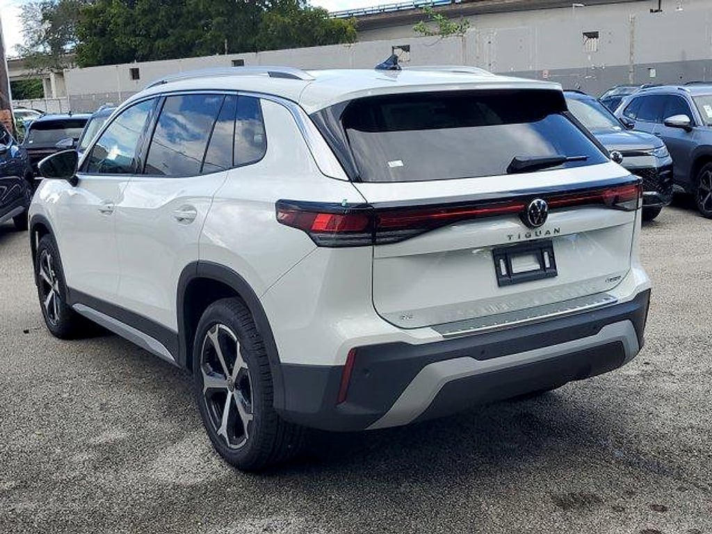 New 2025 Volkswagen Tiguan 2.0T SE SUV