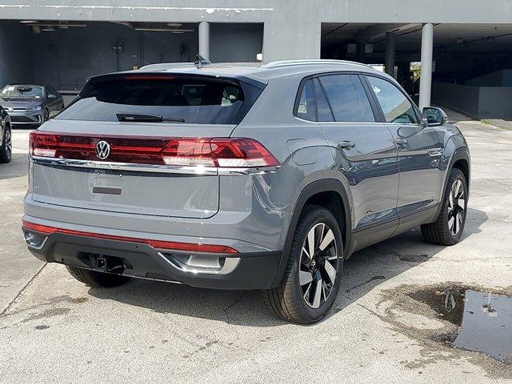 New 2026 Volkswagen Atlas Cross Sport 2.0T SE w/Technology SUV