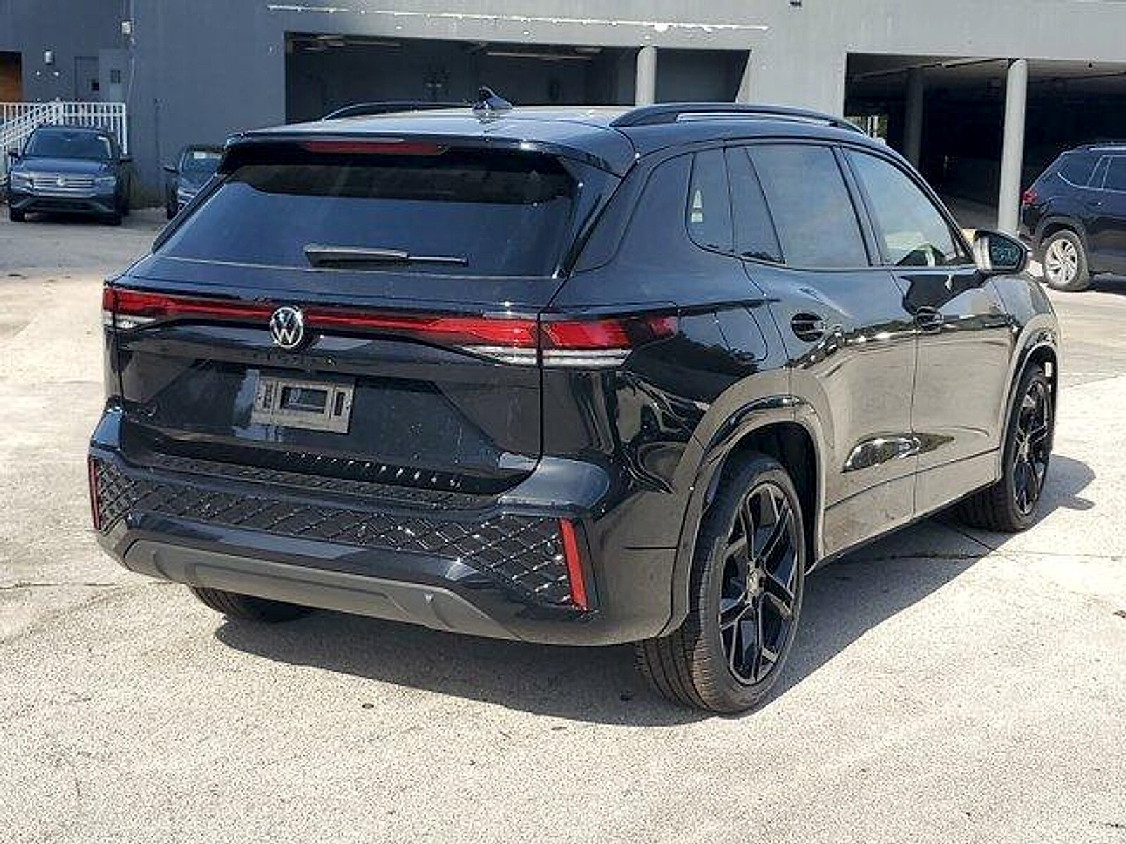 2026 Volkswagen Tiguan SE R-Line Black photo 2