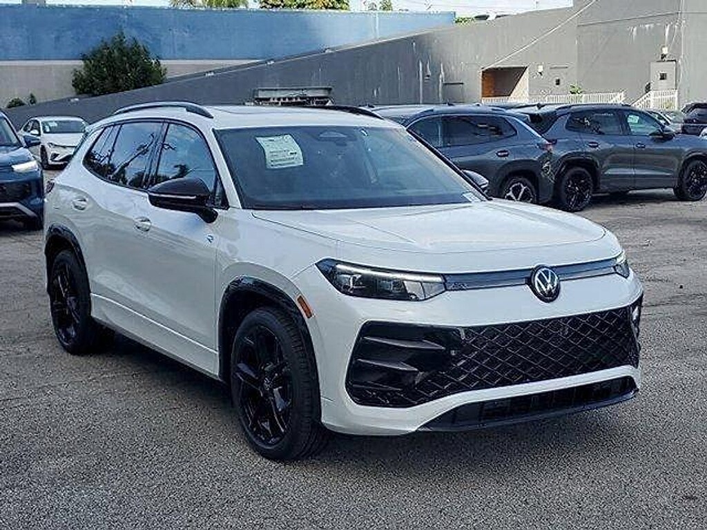 New 2026 Volkswagen Tiguan 2.0T SE SUV
