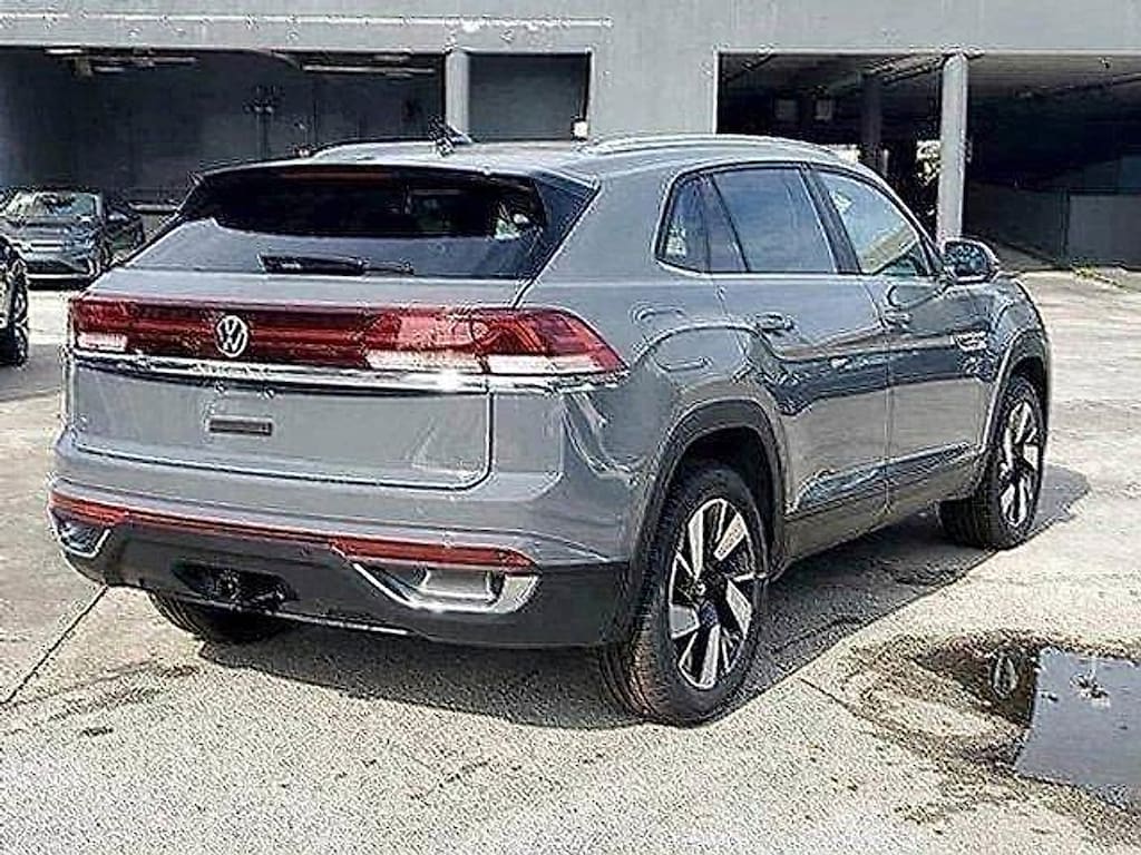 New 2026 Volkswagen Atlas Cross Sport 2.0T SE w/Technology SUV
