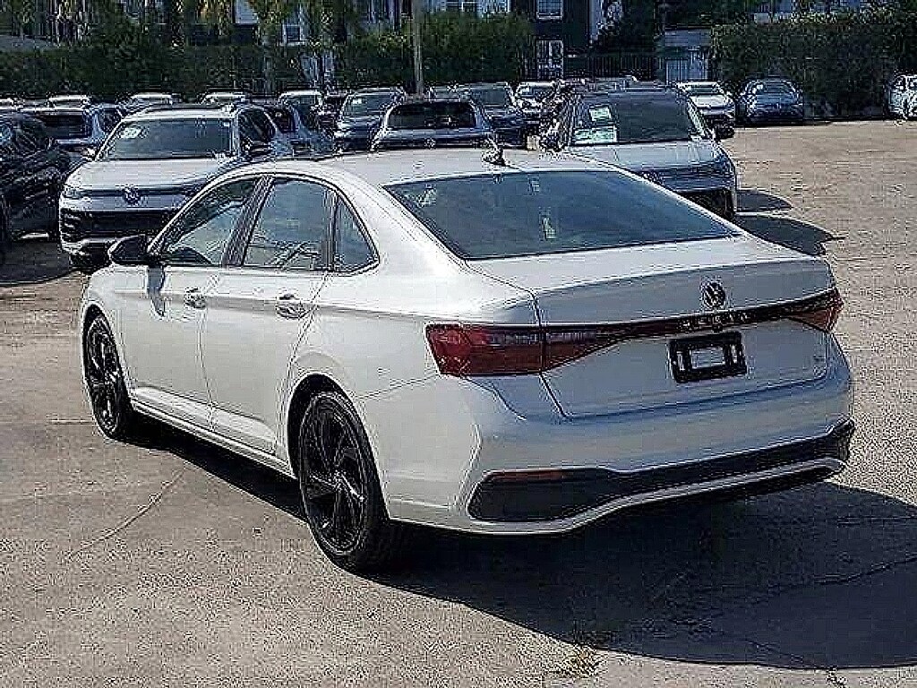 New 2026 Volkswagen Jetta 1.5T SE Sedan