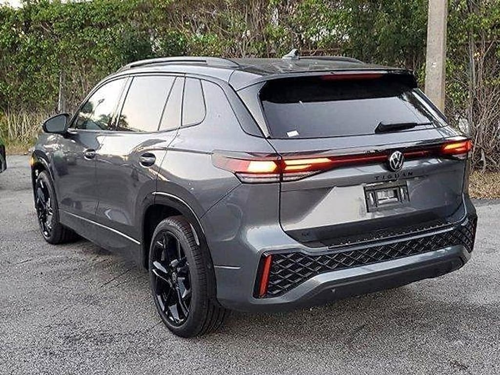 New 2026 Volkswagen Tiguan 2.0T SE R-Line Black SUV