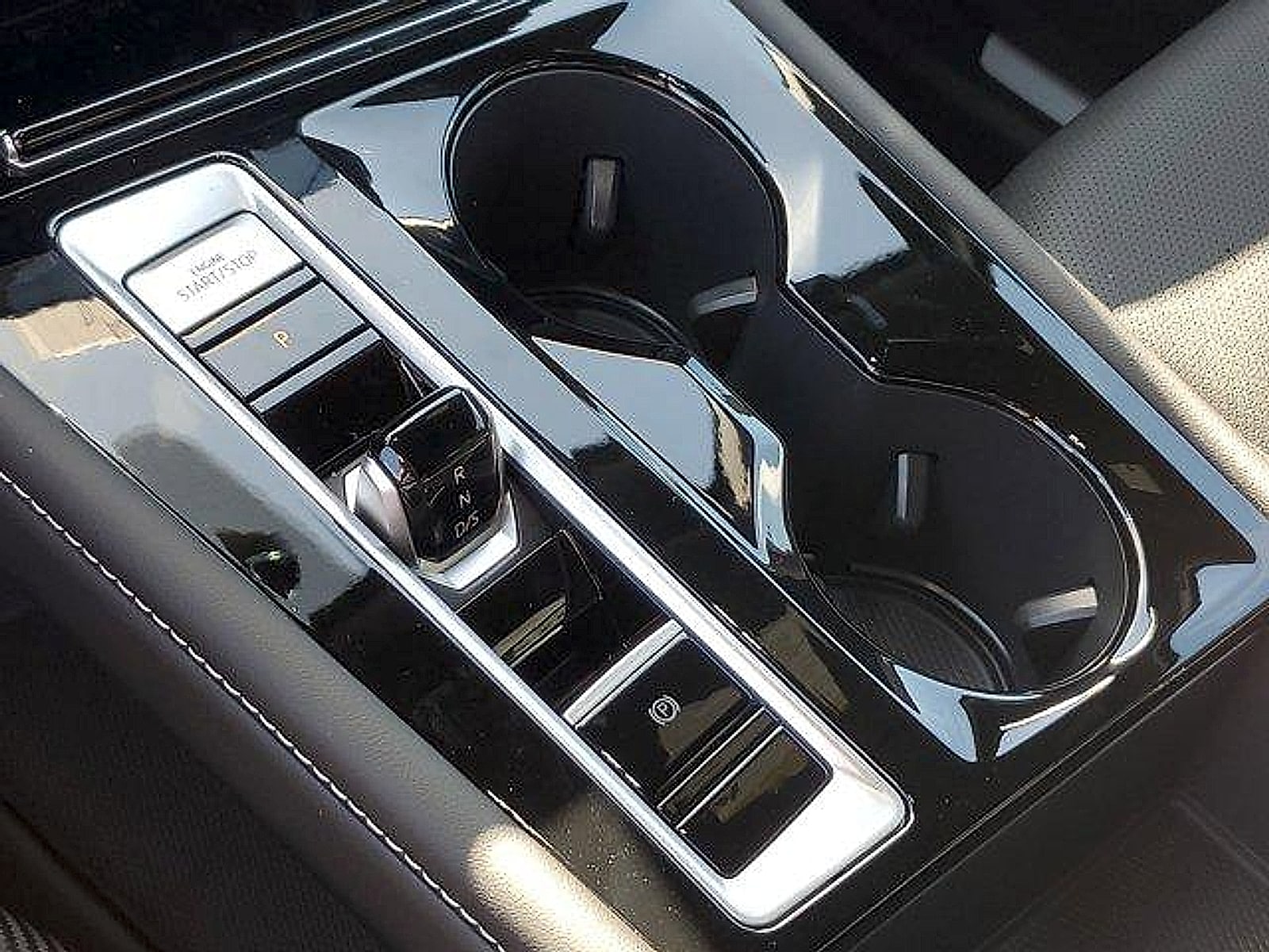 2026 Volkswagen Atlas Cross Sport SE w/Tech - Photo 14