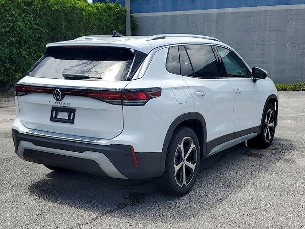 New 2026 Volkswagen Tiguan 2.0T SE SUV