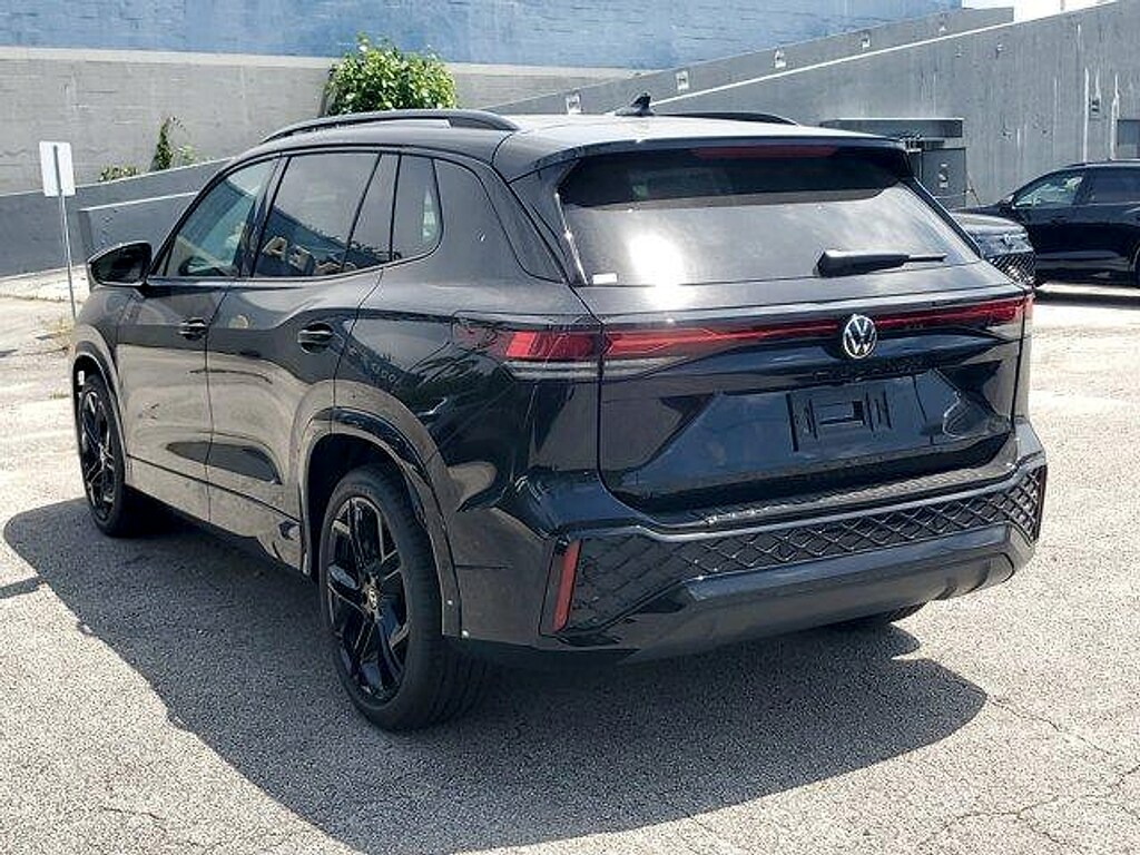 New 2026 Volkswagen Tiguan 2.0T SE R-Line Black SUV