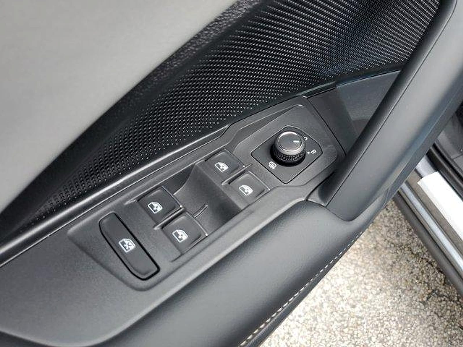 2026 Volkswagen Tiguan SE R-LINE BLACK - Photo 10