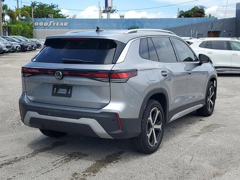 New 2025 Volkswagen Tiguan 2.0T SE SUV