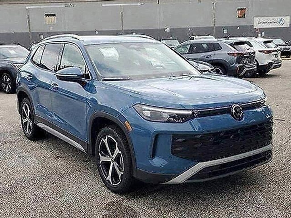 New 2026 Volkswagen Tiguan 2.0T SE SUV