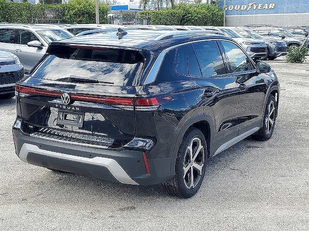 New 2025 Volkswagen Tiguan 2.0T SE SUV