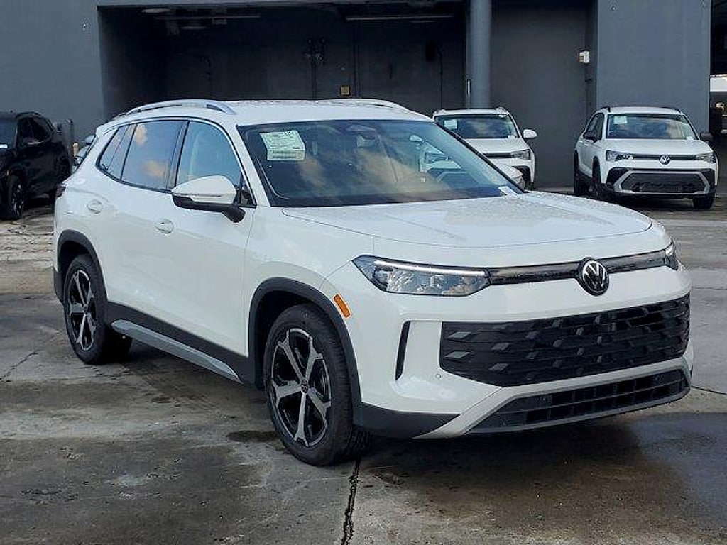 New 2026 Volkswagen Tiguan 2.0T SE SUV