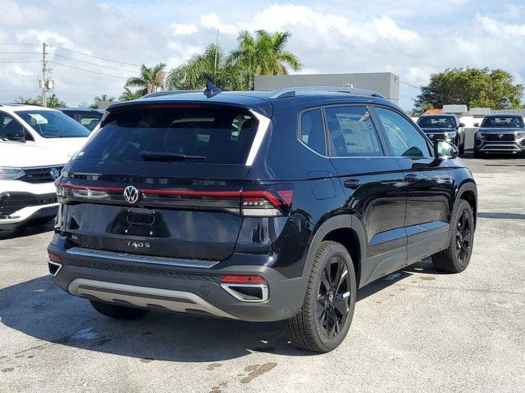 New 2025 Volkswagen Taos 1.5T SE SUV