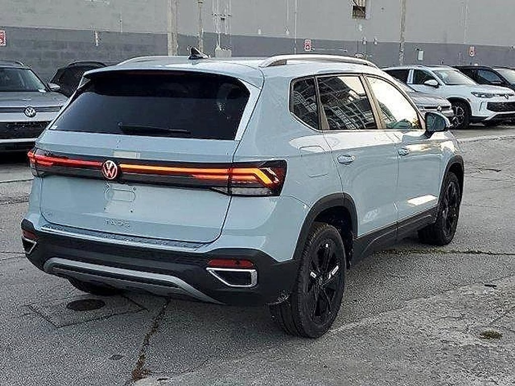 New 2026 Volkswagen Taos 1.5T SE SUV