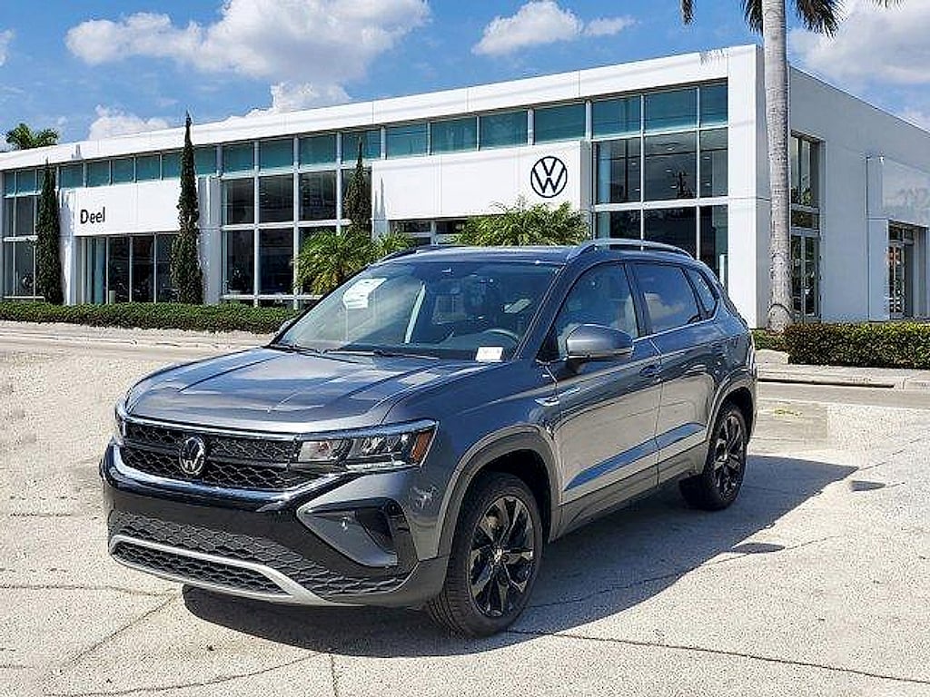 New 2024 Volkswagen Taos 1.5T SE SUV