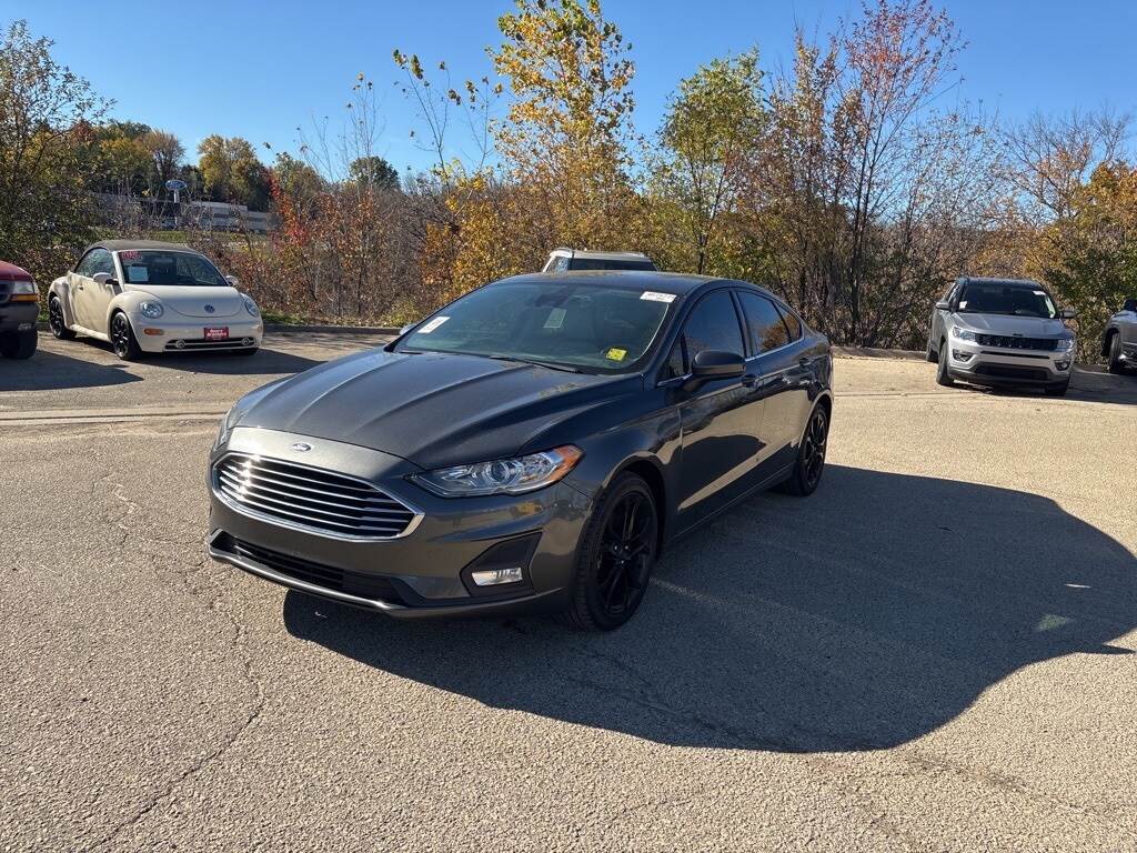 2019 Ford Fusion SE photo 3