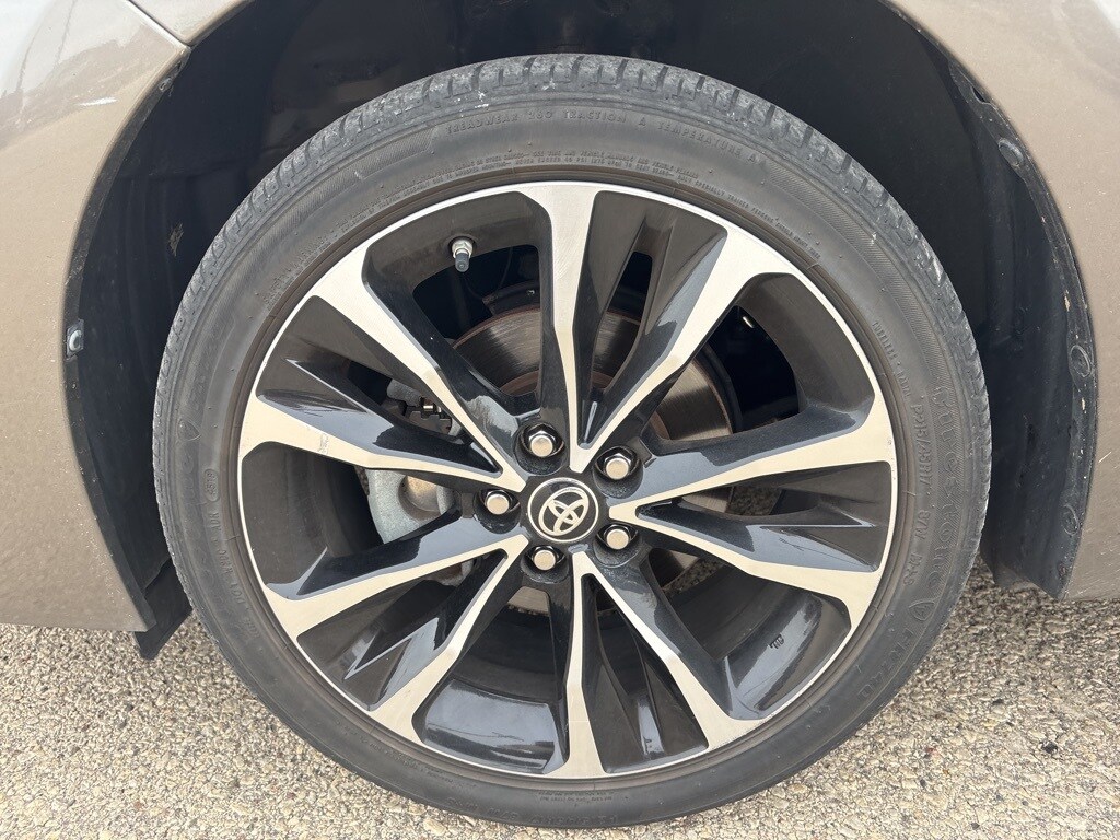 2019 Toyota Corolla L photo 3