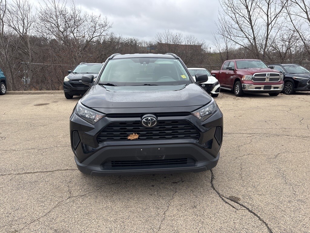 2021 Toyota RAV4 LE photo 2