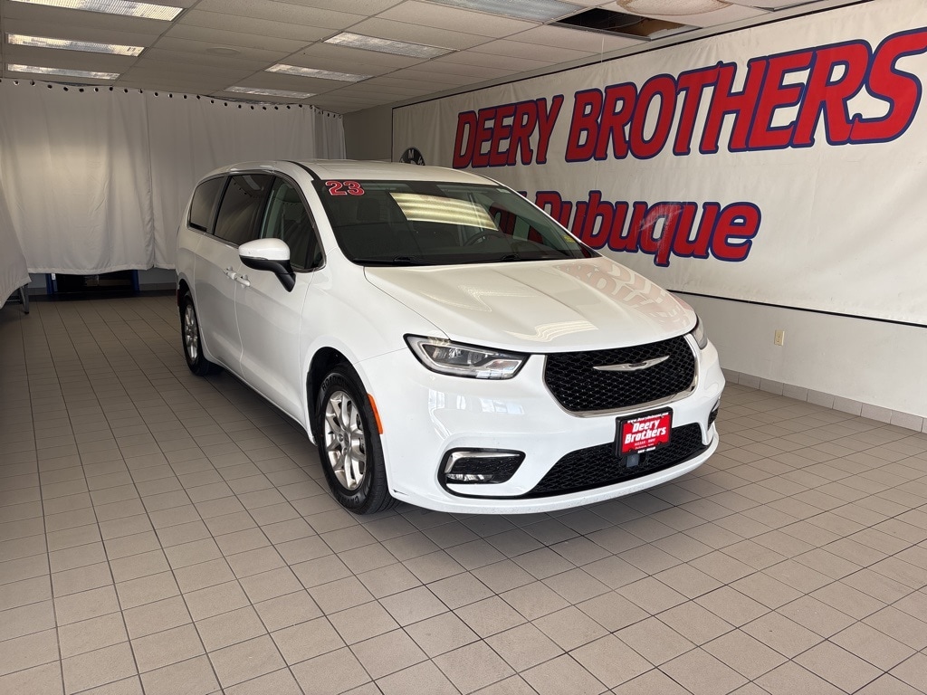 Used 2023 Chrysler Pacifica Touring L Van Passenger Van