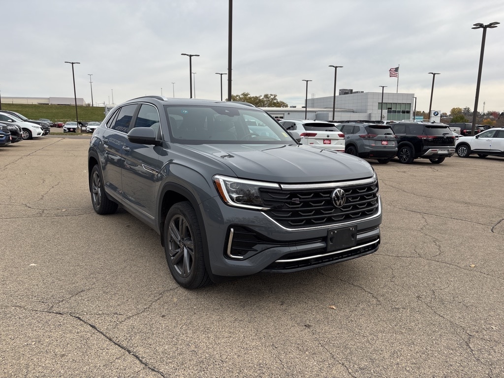 Used 2024 Volkswagen Atlas Cross Sport 2.0T SEL R-Line SUV