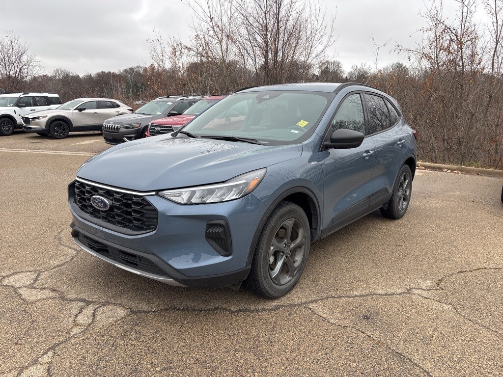 2025 Ford Escape ST-Line photo 2