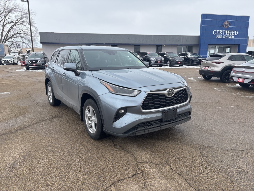 2021 Toyota Highlander LE's photo