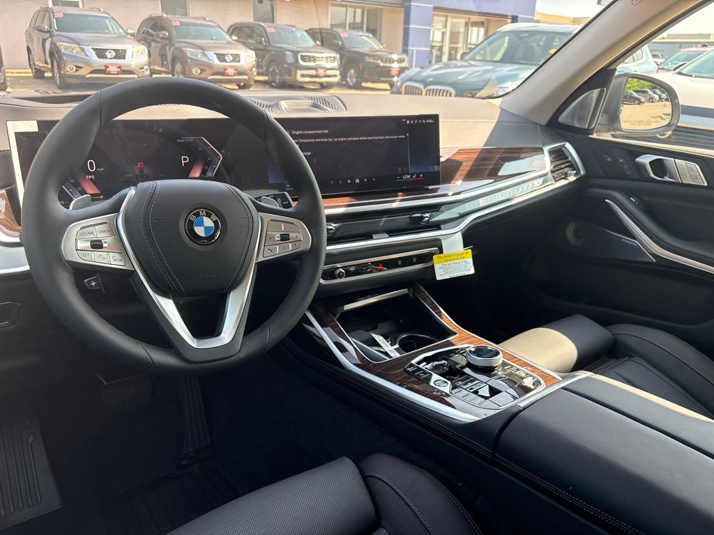 2027 BMW X7 40i - Photo 11