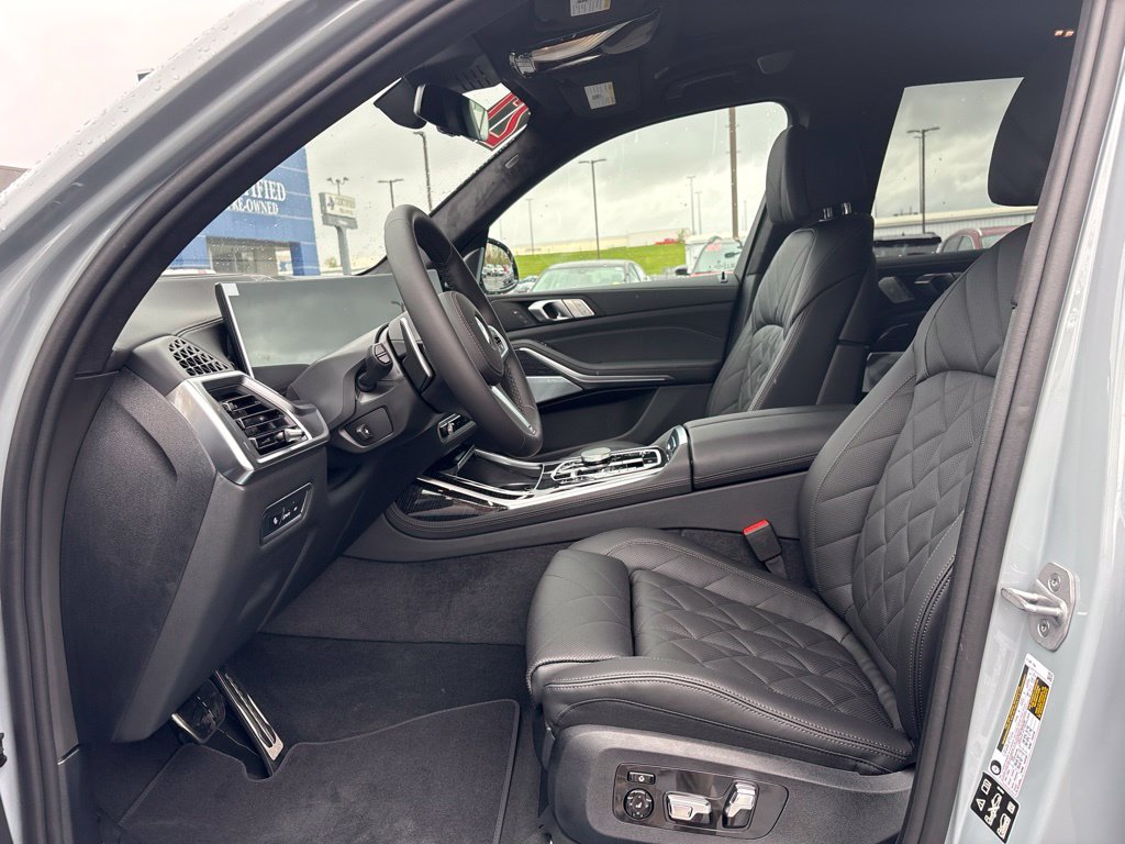 2027 BMW X7 40i - Photo 6