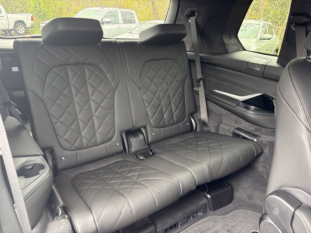 2027 BMW X7 40i - Photo 18